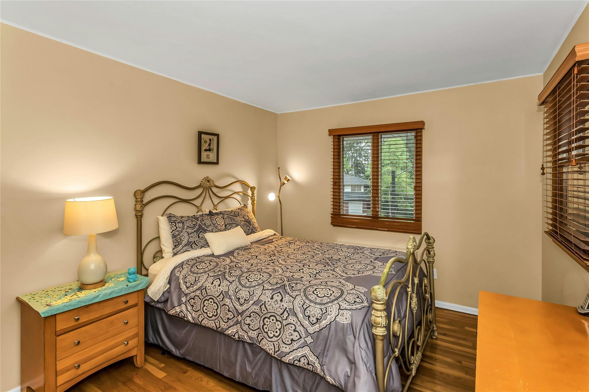31 Elmwood Court, Plainview, New York image 16