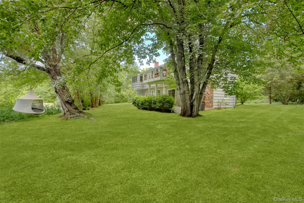 Photo of 9 Oak Hill Road, Chappaqua, NY 10514 (MLS # 1013321)