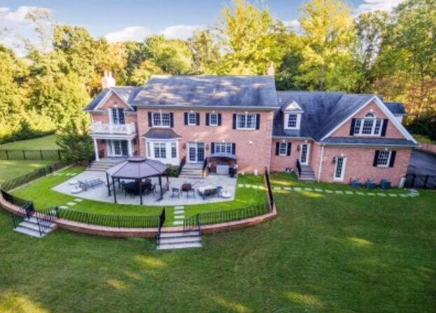 1616 Stewart Lane