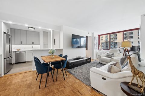 Homes For Sale - 474 48th Avenue #7E<br/> Queens County, Long Island City, NY 11109