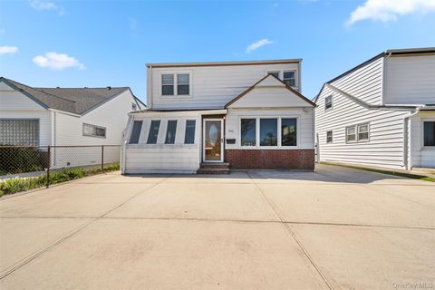 Photo of 440 E Park Avenue, Long Beach, NY 11561 (MLS # 988996)