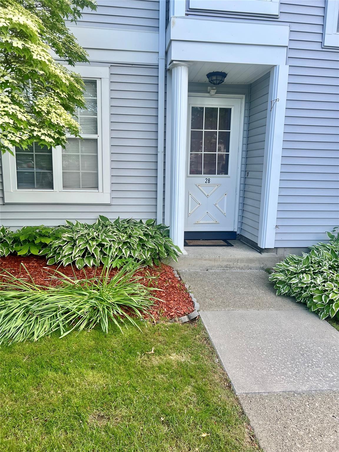 Rental Property at Kent Court, Middletown, New York - Bedrooms: 2 
Bathrooms: 3 
Rooms: 8  - $2,400 MO.