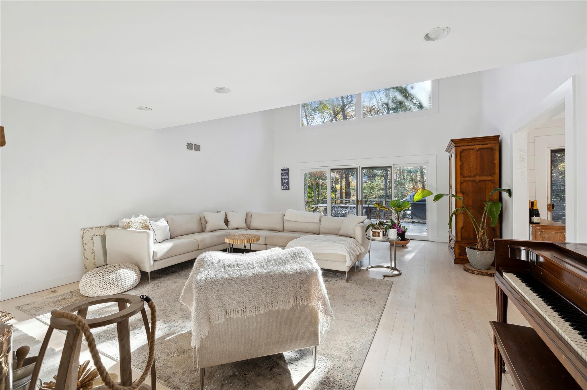 6 Woodland Way