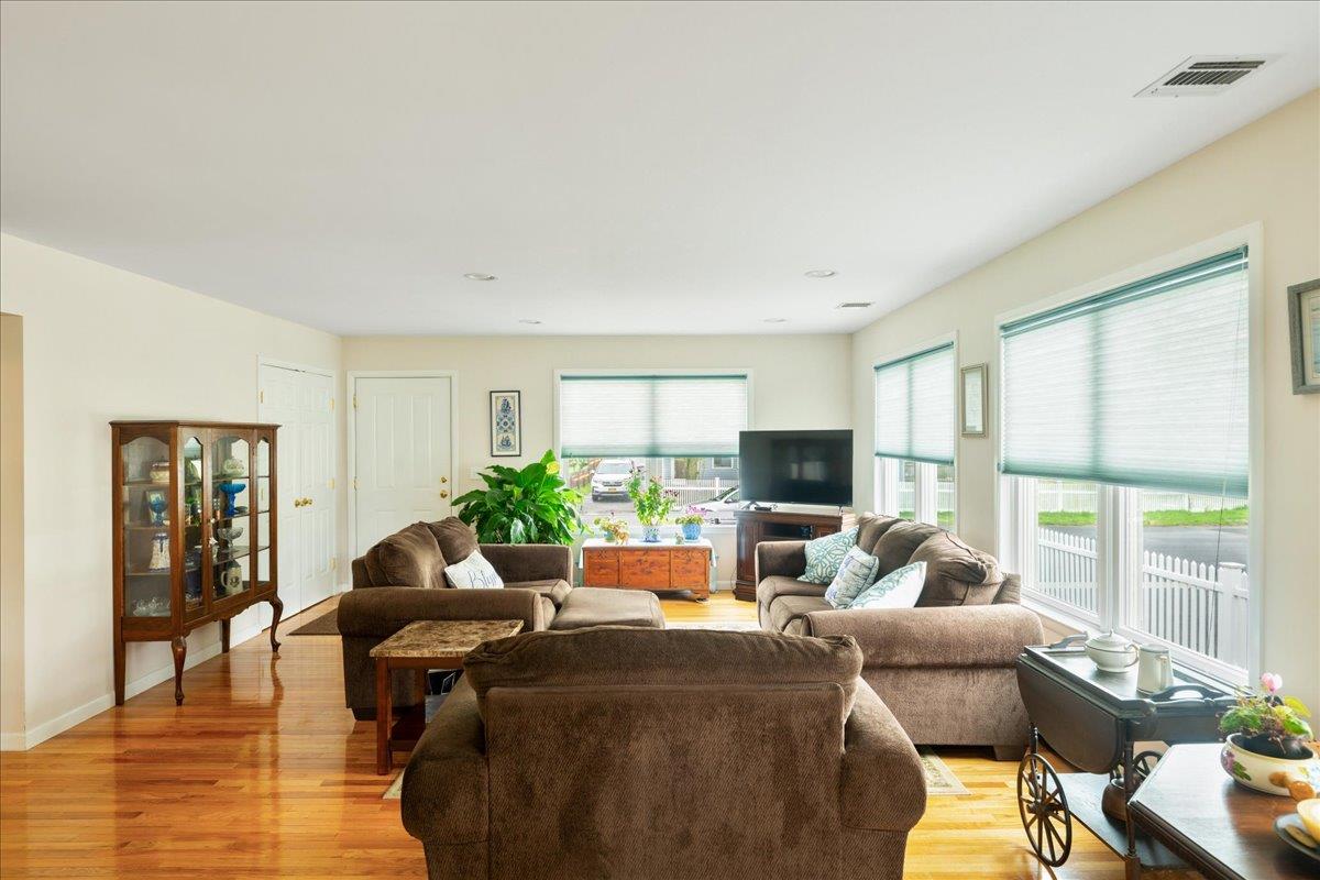 15 Patchogue Street, Patchogue, New York image 11
