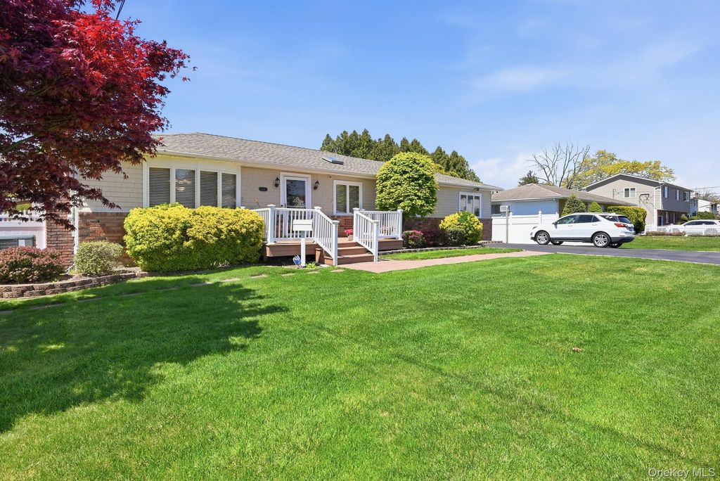 Photo of 164 Eastwood Avenue, Deer Park, NY 11729 (MLS # 990680)