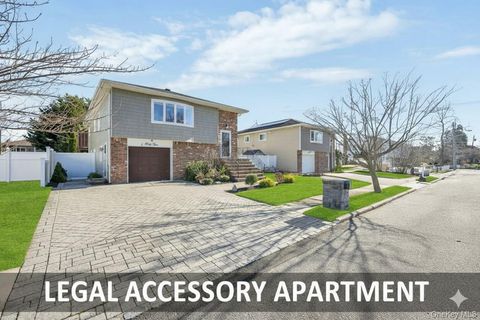 Photo of 44 Derby Avenue, Greenlawn, NY 11740 (MLS # 938828)