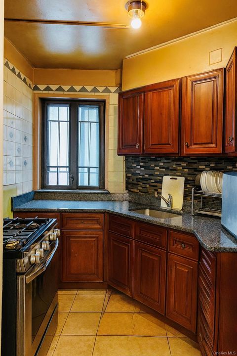 Homes For Sale - 18 Metropolitan Oval Oval #3C<br/> Bronx, NY 10462