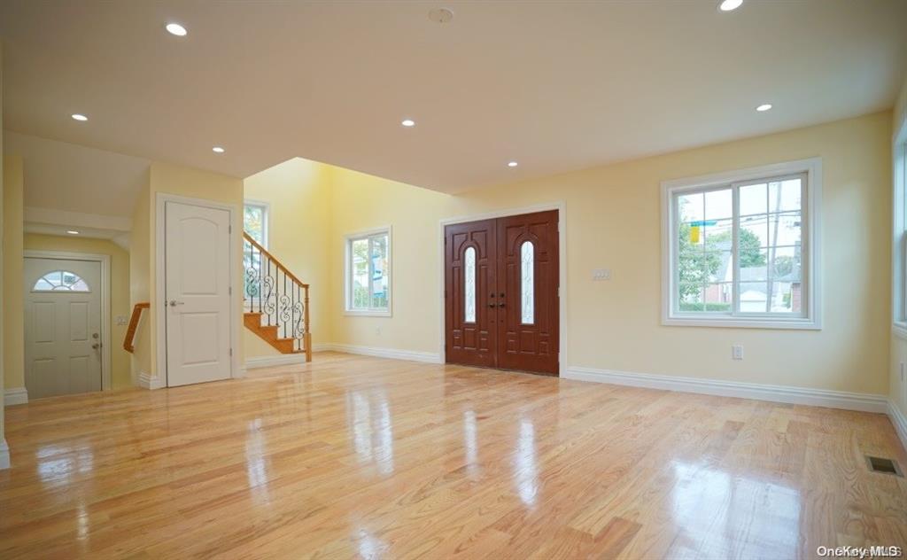 6 Baxter Avenue, New Hyde Park, New York image 2