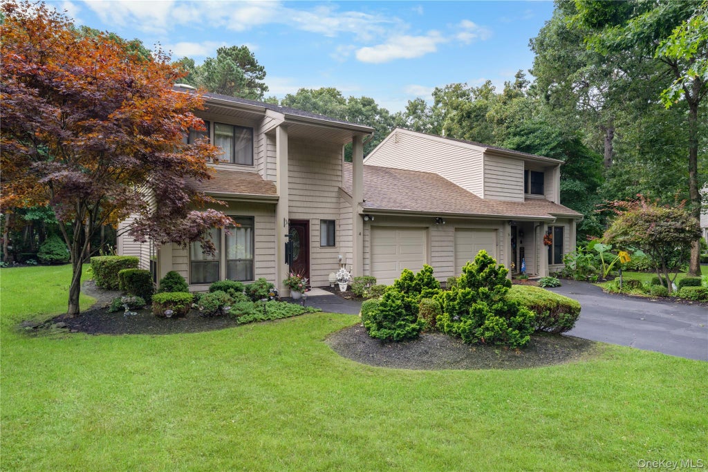 Photo of 4 Lyndon Court, Bohemia, NY 11716 (MLS # 1056058)