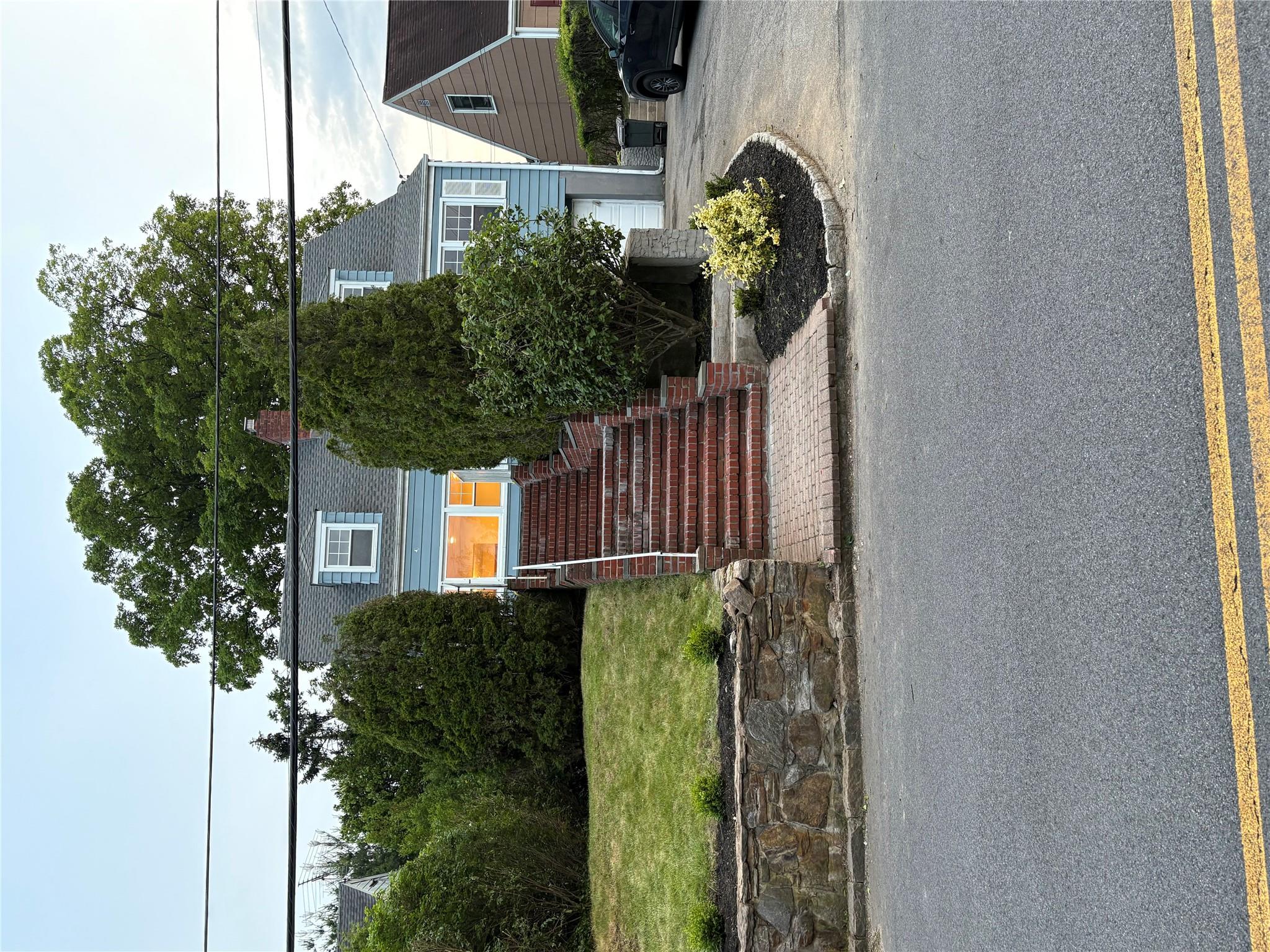 Joyce Road, Eastchester, New York - 4 Bedrooms  
2 Bathrooms  
8 Rooms - 