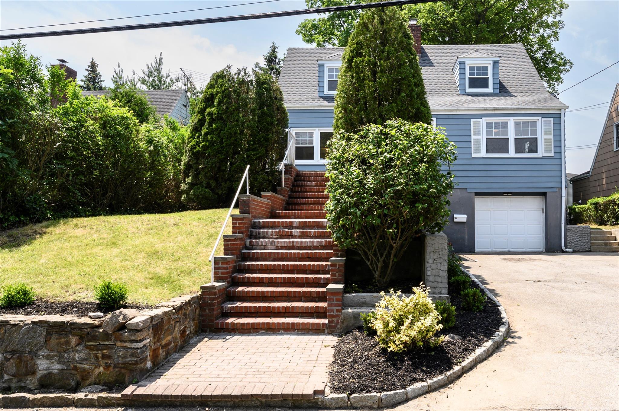 Joyce Road, Eastchester, New York - 4 Bedrooms  
2 Bathrooms  
8 Rooms - 