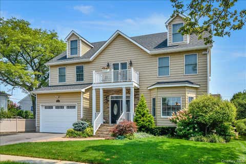 Photo of 954 Glenridge Avenue, North Woodmere, NY 11581 (MLS # 1029887)