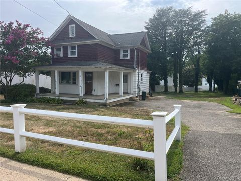 32 Perry Avenue Bayville NY 11709