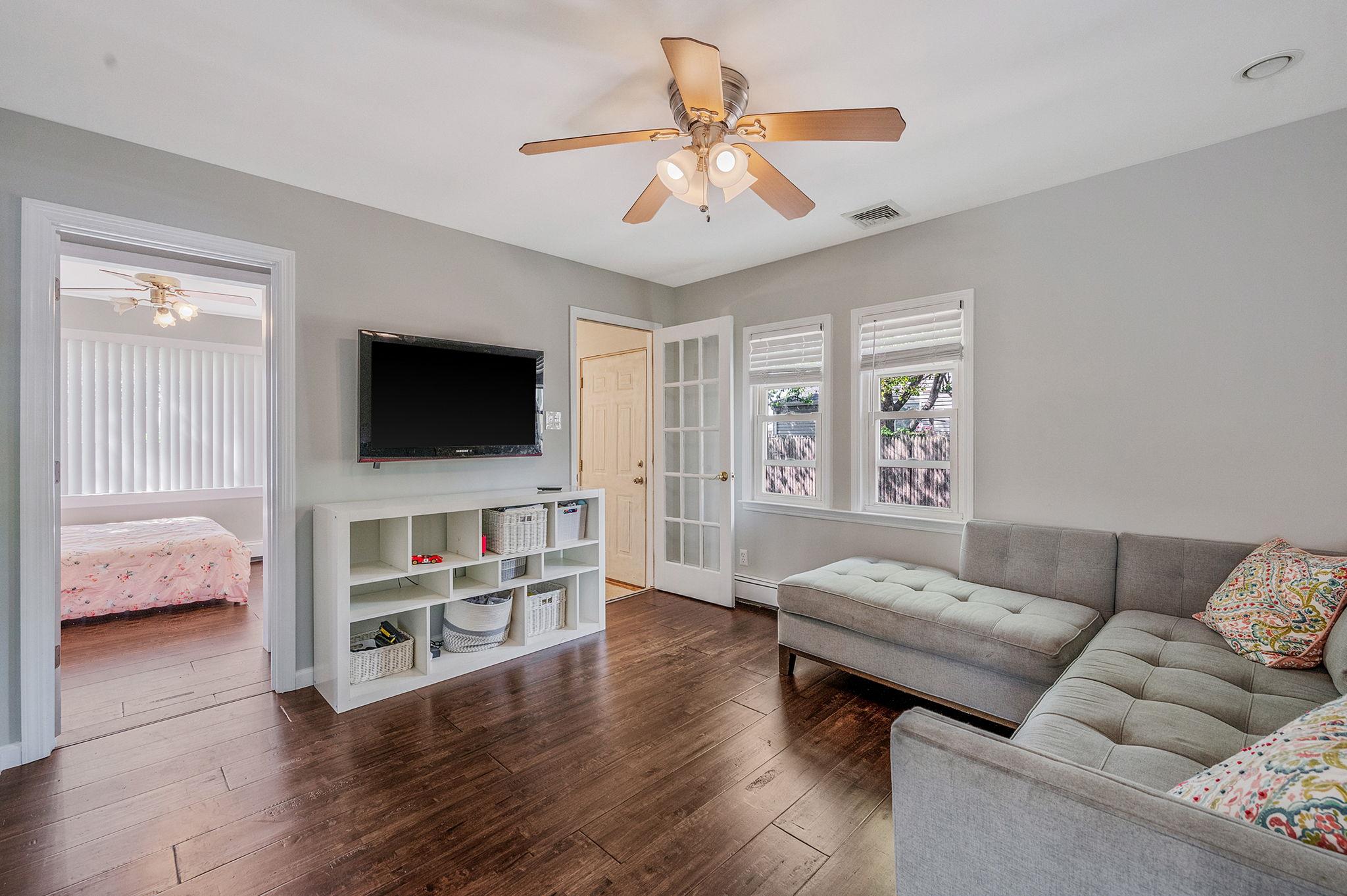 1013 10th Street, West Babylon, New York image 3