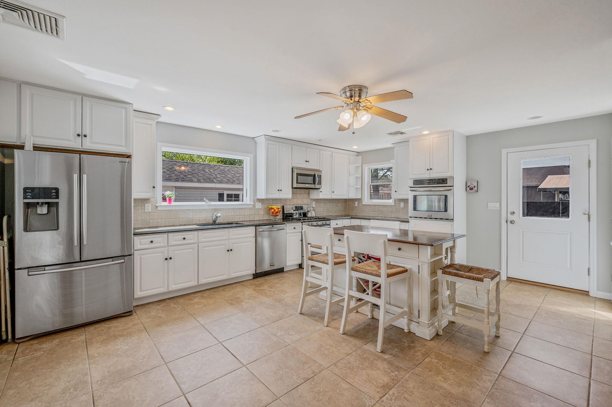 1013 10th Street, West Babylon, New York image 2