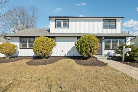 Homes For Sale - 38 Somerset Road<br/> Amityville, NY 11701