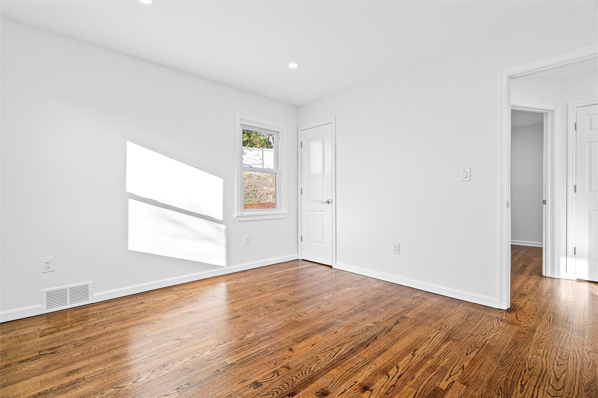 8 S Hillside Avenue, Elmsford, New York image 17