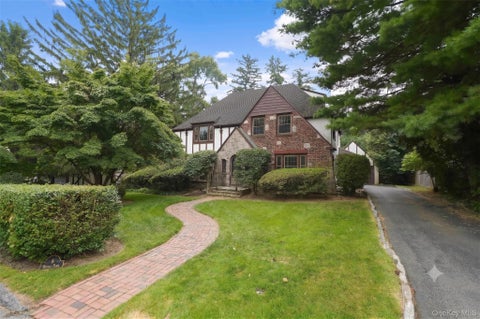 Photo of 8 Ritchey Place, White Plains, NY 10605 (MLS # 1028452)