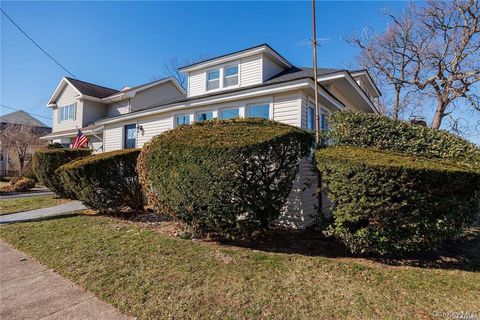 Photo of 33 Marshall Avenue, Lynbrook, NY 11563 (MLS # 919953)