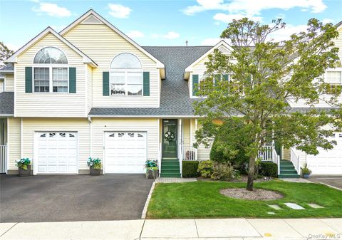 Photo of 2 Spring Court, Huntington, NY 11743 (MLS # 909210) Photo of 2 Spring Court, Huntington, NY 11743 (MLS # 909210)