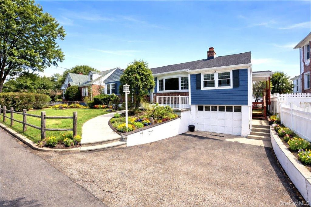 Photo of 32 Agawam N, Yonkers, NY 10704 (MLS # 977955)