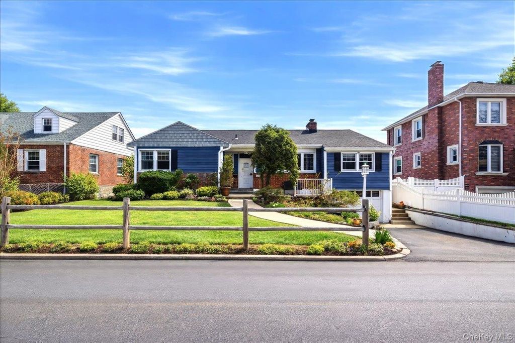 Photo of 32 Agawam N, Yonkers, NY 10704 (MLS # 977955)