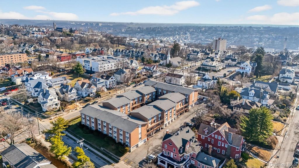 Photo of 150 Glenwood Avenue #F5, Yonkers, NY 10703 (MLS # 970572)