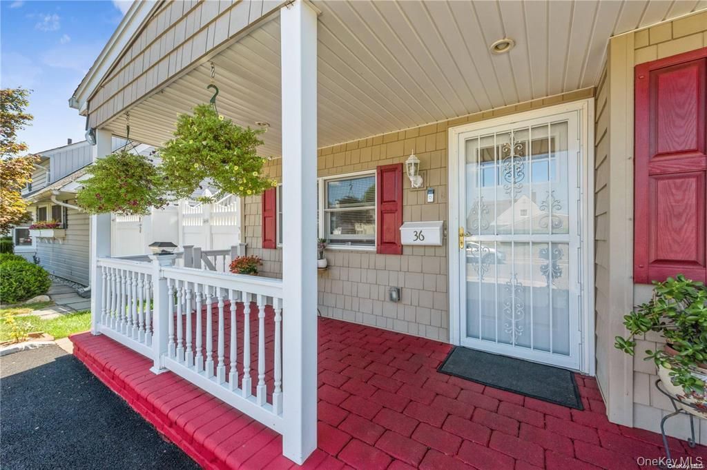 Photo of 36 Robin Lane, Levittown, NY 11756 (MLS # 963886)