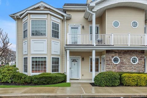 Condo For Sale - 119 Autumn Drive<br/> Plainview, NY 11803