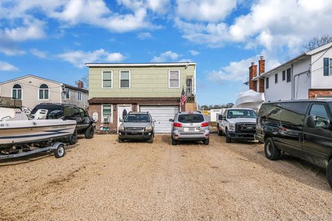 17 Riverside Avenue Mastic Beach NY 11951