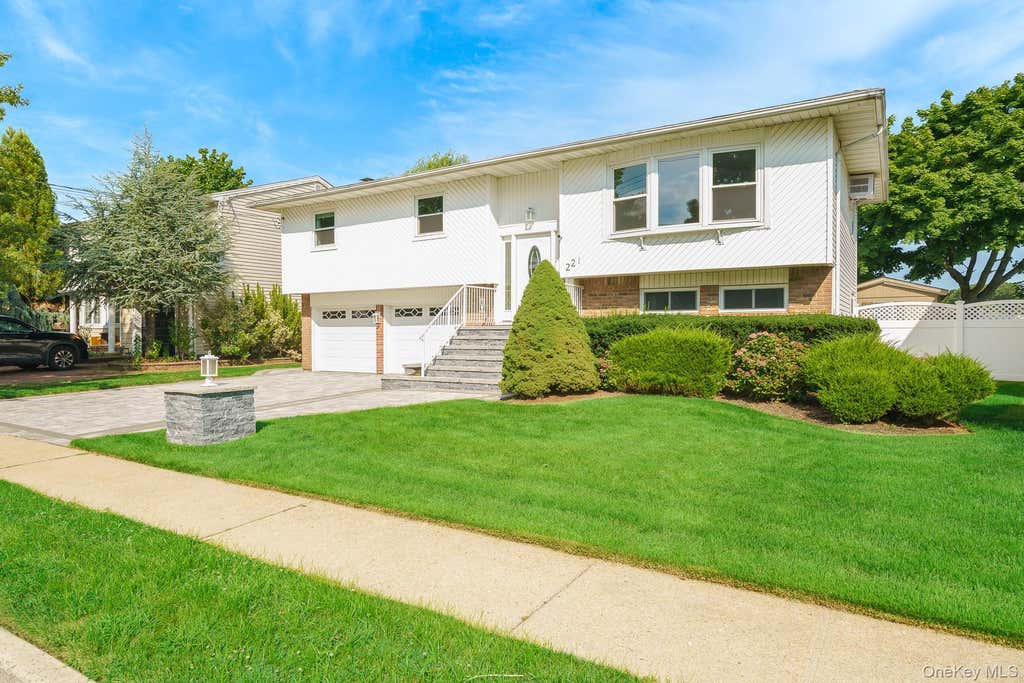 Photo of 221 Roosevelt Avenue, Massapequa Park, NY 11762 (MLS # 1041750)