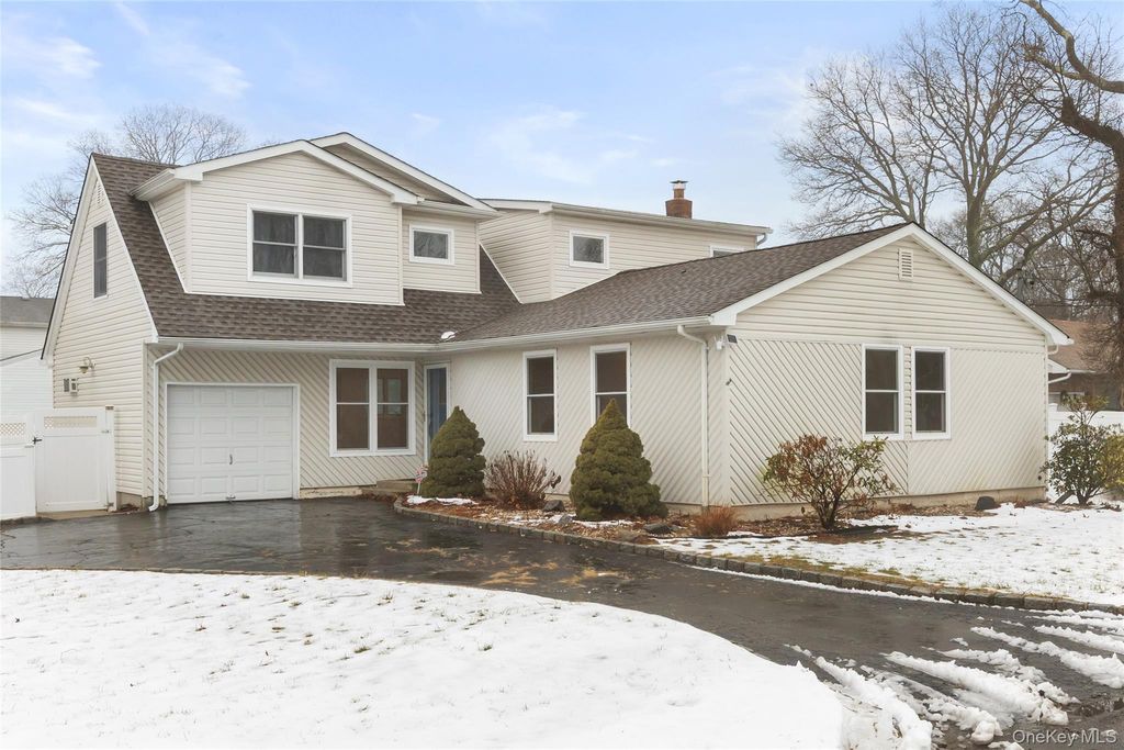 Photo of 339 Halbert Drive, Holbrook, NY 11741 (MLS # 947072)