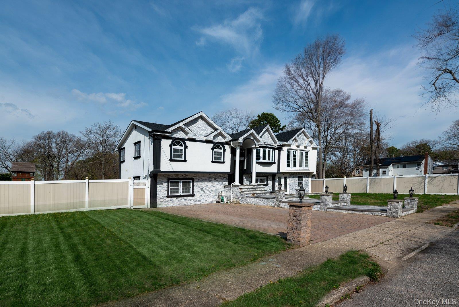 478 Mayflower Avenue