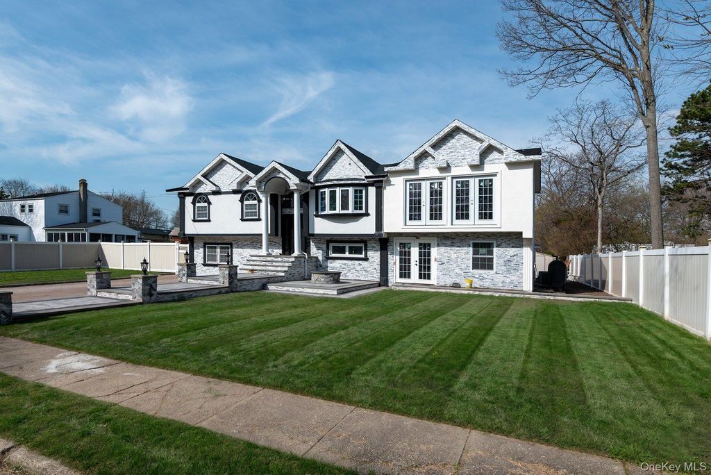 Photo of 478 Mayflower Avenue, Brentwood, NY 11717 (MLS # 986675)