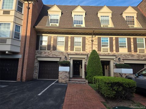 Condo For Rent - 12-29 Diane Place #195 U<br/> Bayside, NY 11360