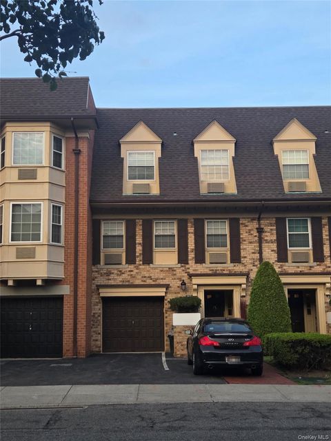 Condo For Rent - 12-29 Diane Place #195 U<br/> Bayside, NY 11360
