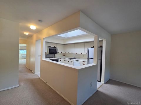 Condo For Rent - 12-29 Diane Place #195 U<br/> Bayside, NY 11360