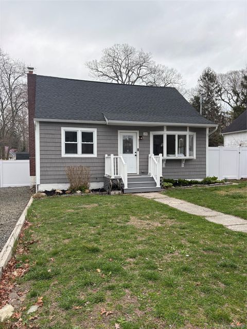 Photo of 133 Lakeview Drive, Mastic Beach, NY 11951 (MLS # 989556)