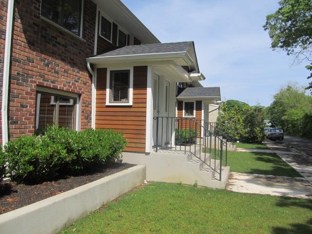62 Oak Street