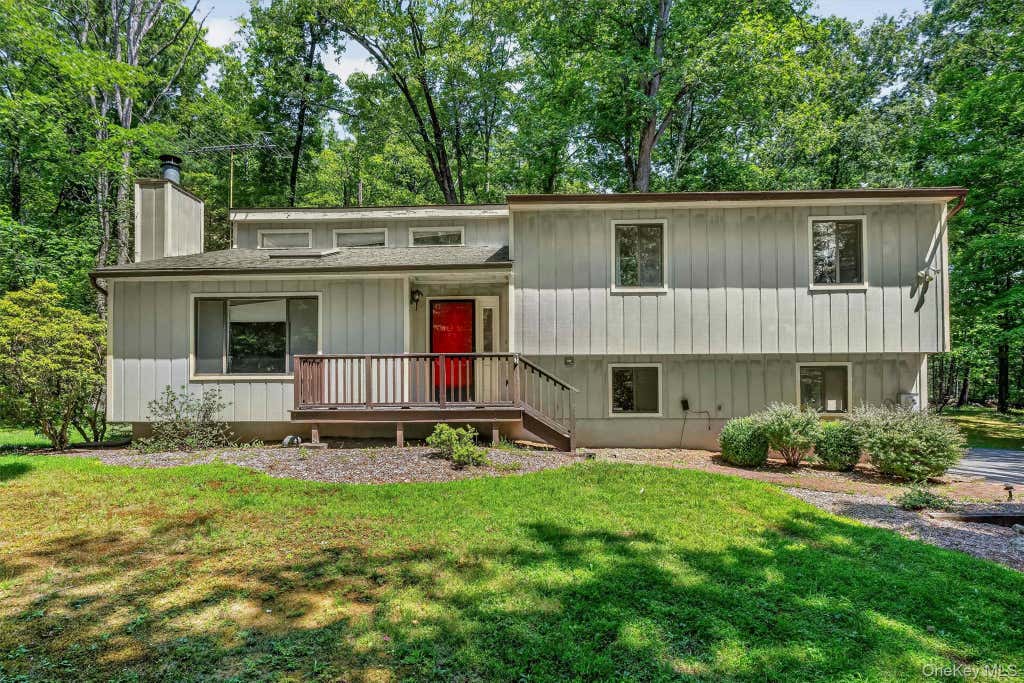 Photo of 98 Wildwood Circle, Bloomingburg, NY 12721 (MLS # 886809)