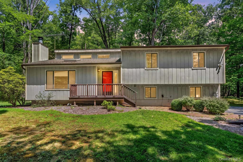 Photo of 98 Wildwood Circle, Bloomingburg, NY 12721 (MLS # 886809)