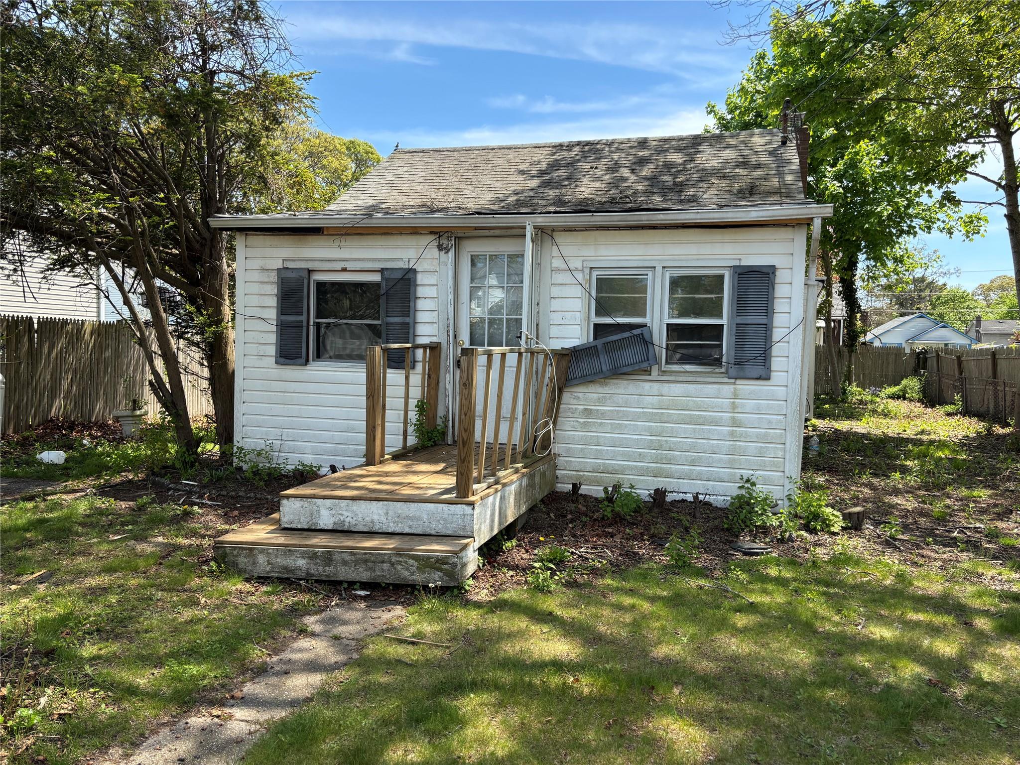 192 E Parkview Drive, Shirley, New York image 1