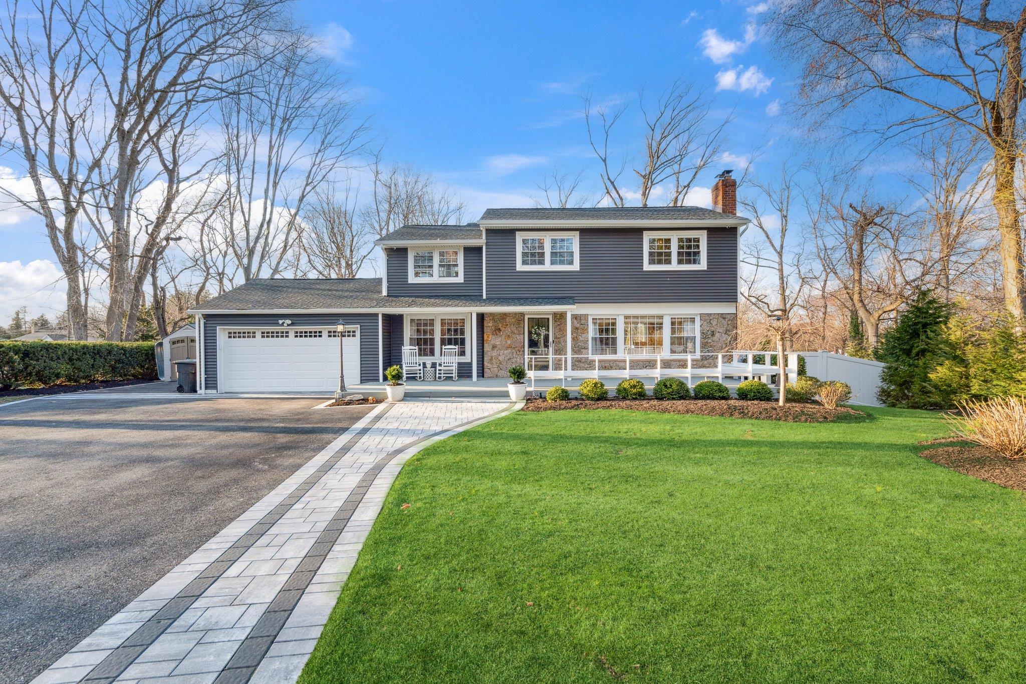 Potter Court, Smithtown, Hamptons, NY - 4 Bedrooms  
4 Bathrooms - 