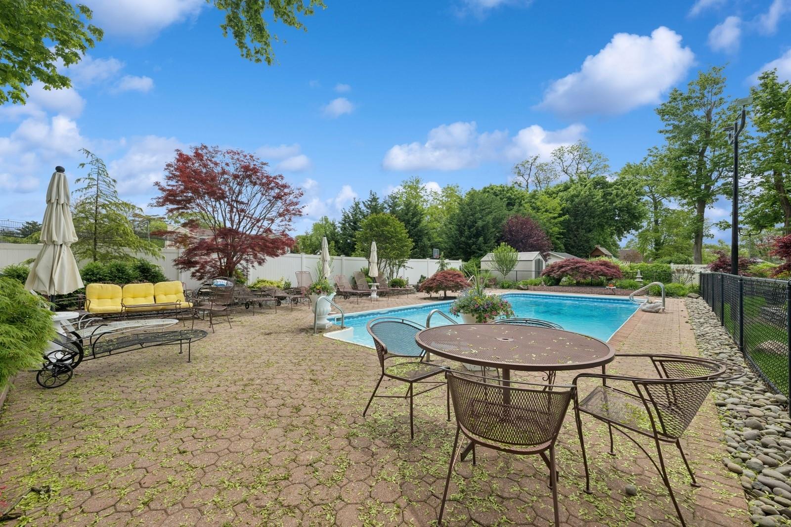 2525 Beverly Road, Merrick, New York image 31