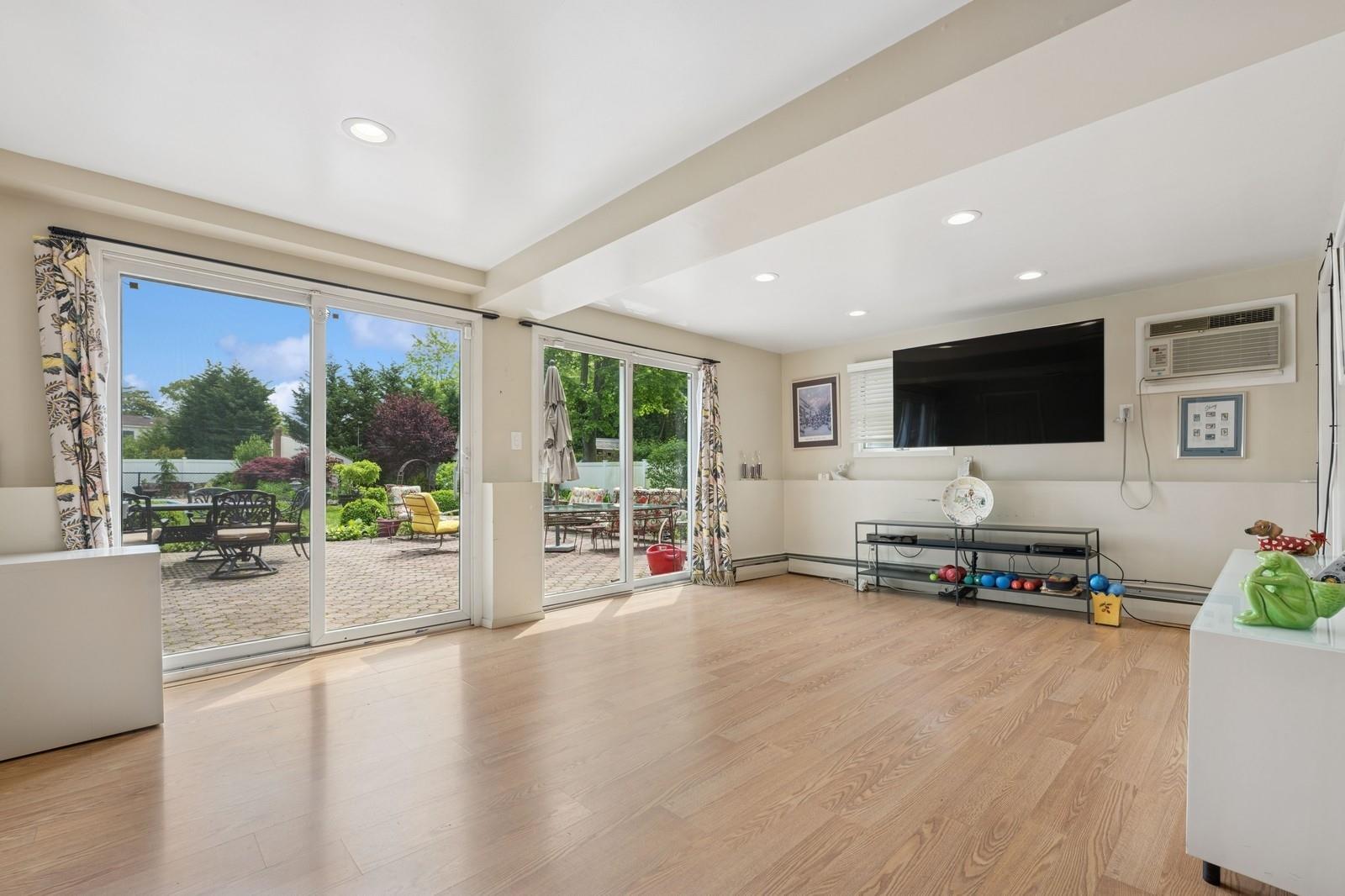 2525 Beverly Road, Merrick, New York image 18