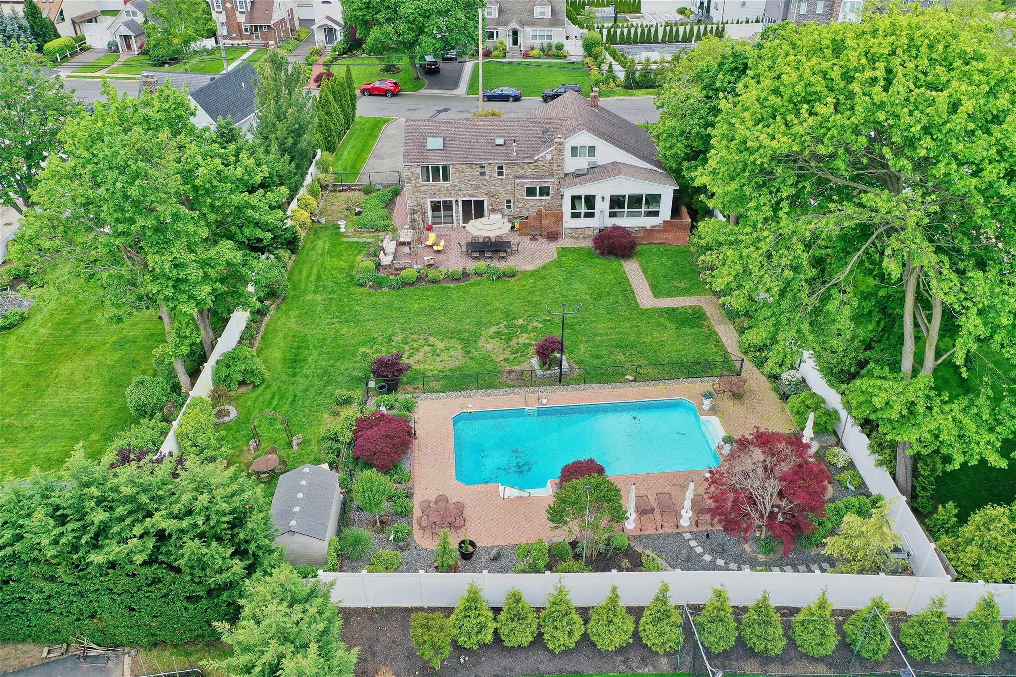2525 Beverly Road, Merrick, New York image 37