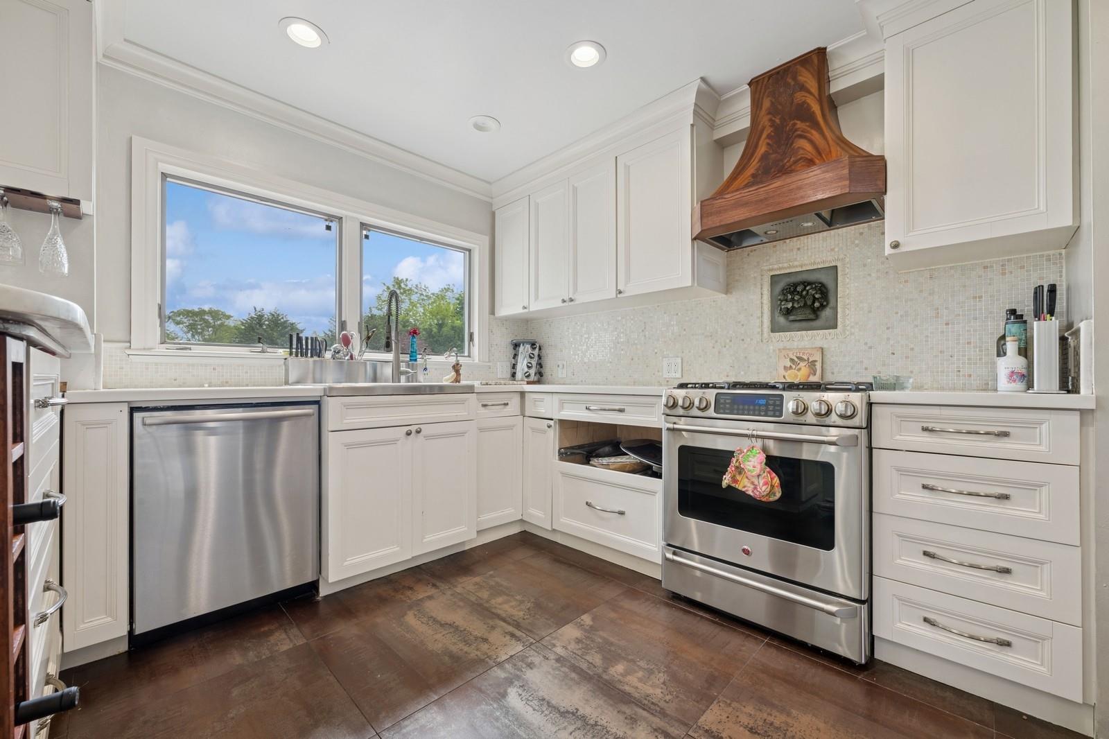 2525 Beverly Road, Merrick, New York image 13