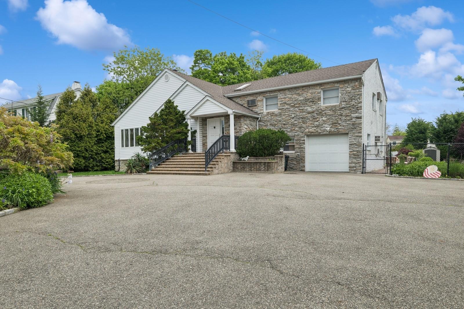 2525 Beverly Road, Merrick, New York image 40