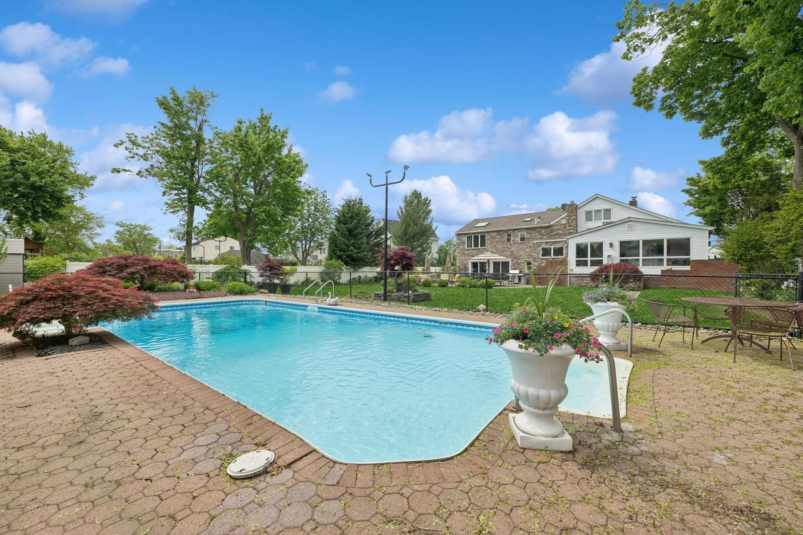 2525 Beverly Road, Merrick, New York image 32