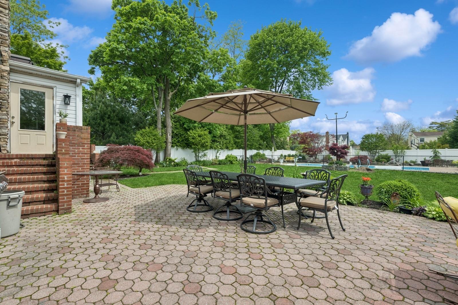 2525 Beverly Road, Merrick, New York image 24